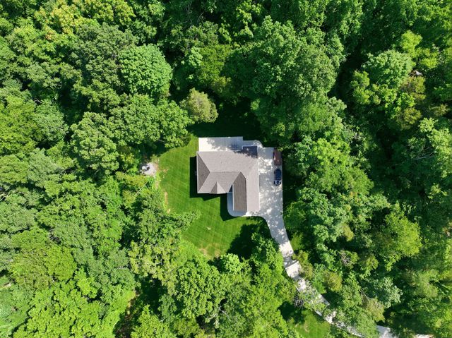 1304 Summer Station Dr, Chapel Hill, TN 37034