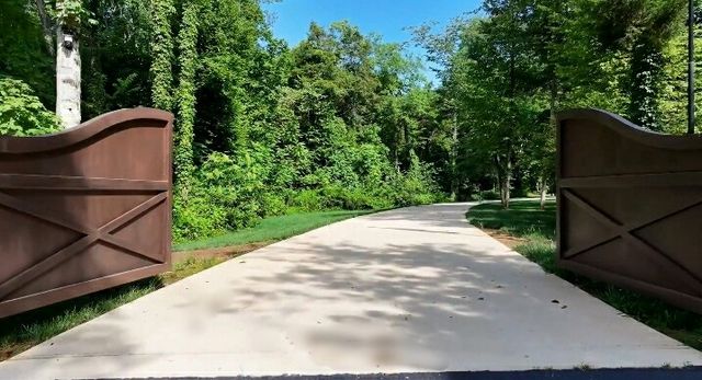 1304 Summer Station Dr, Chapel Hill, TN 37034
