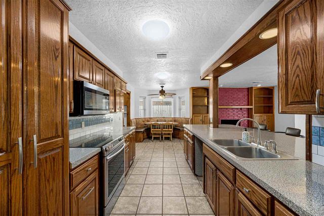 1616 SE Indiana Ave, Lawton, OK 73501