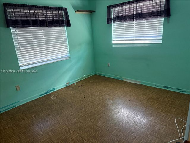 100 NE 212th Ter, Miami Gardens, FL 33179