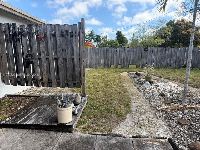 100 NE 212th Ter, Miami Gardens, FL 33179