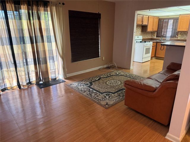 100 NE 212th Ter, Miami Gardens, FL 33179