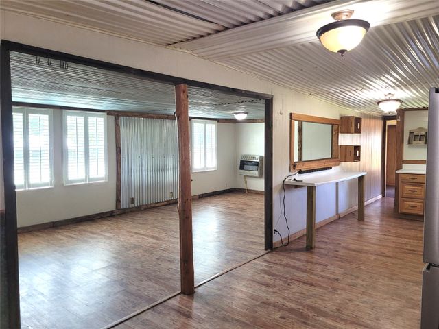 735 SW 1st, Detroit, TX 75436