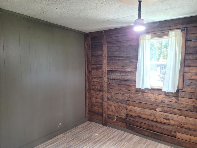 735 SW 1st, Detroit, TX 75436