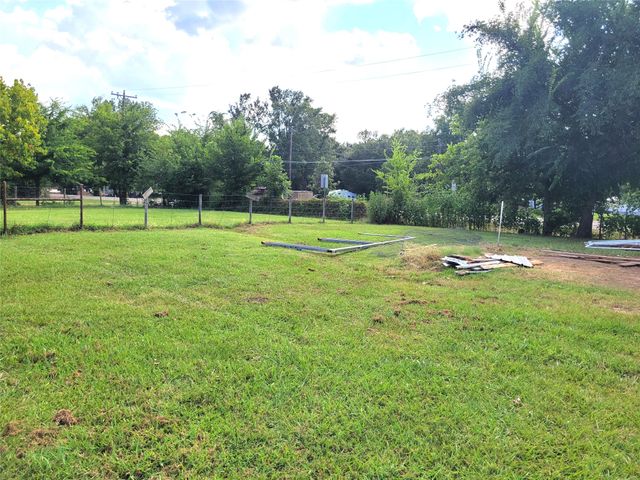 735 SW 1st, Detroit, TX 75436