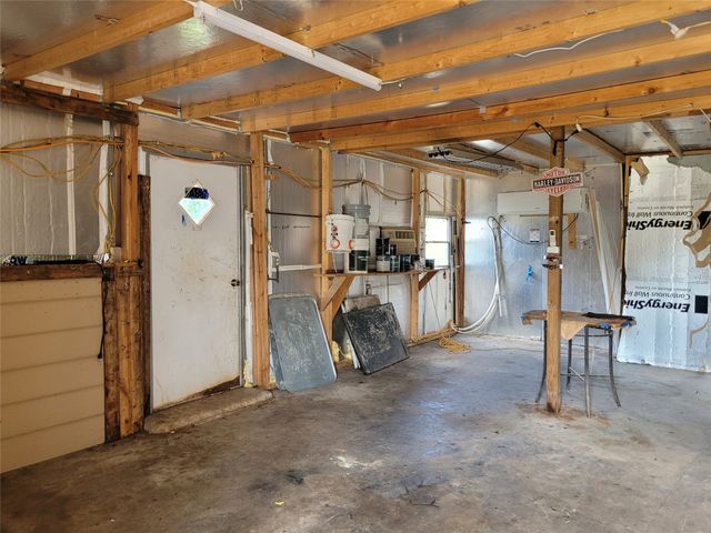 735 SW 1st, Detroit, TX 75436