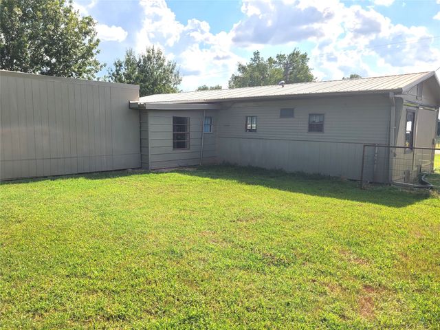 735 SW 1st, Detroit, TX 75436
