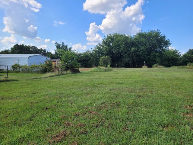 735 SW 1st, Detroit, TX 75436