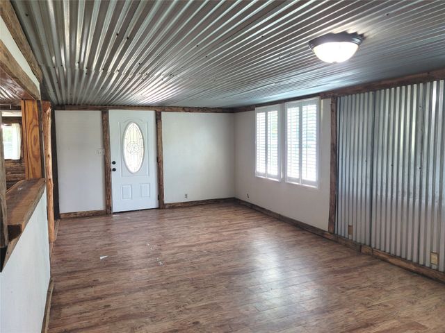 735 SW 1st, Detroit, TX 75436