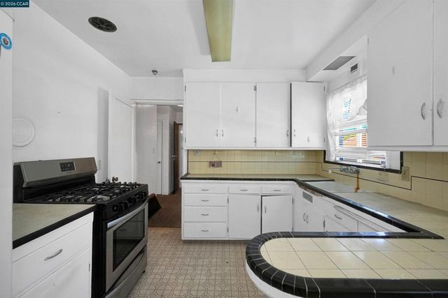 1543 Havenscourt Blvd, Oakland, CA 94621