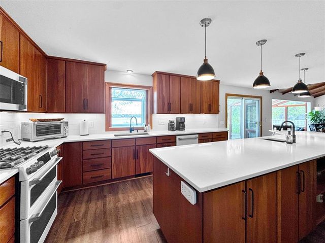 611 Moonlight Drive, Altoona, WI 54720