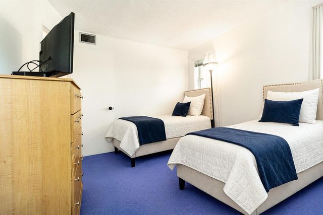 2800 Sunrise Lakes Drive W Apt 301, Sunrise, FL 33322