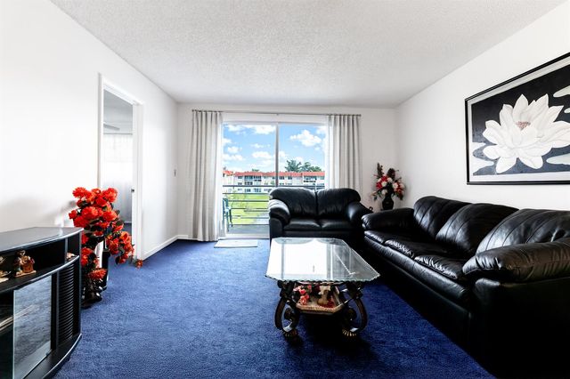 2800 Sunrise Lakes Drive W Apt 301, Sunrise, FL 33322