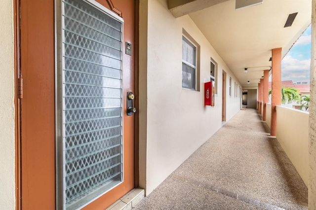 2800 Sunrise Lakes Drive W Apt 301, Sunrise, FL 33322