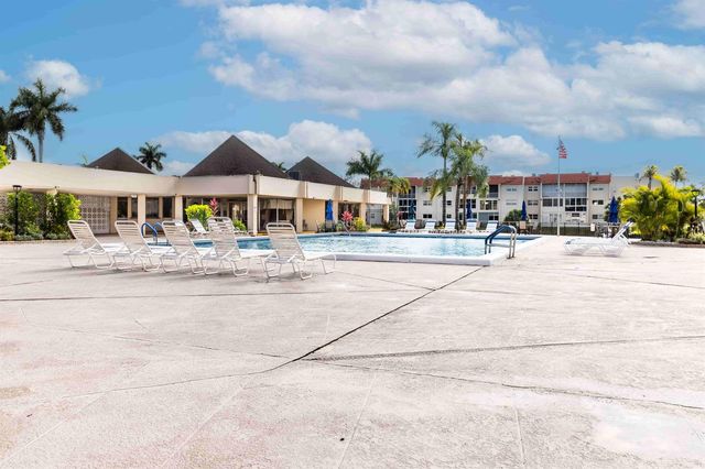 2800 Sunrise Lakes Drive W Apt 301, Sunrise, FL 33322