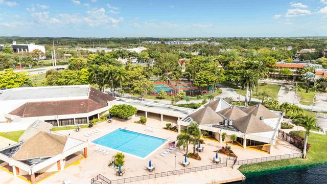 2800 Sunrise Lakes Drive W Apt 301, Sunrise, FL 33322