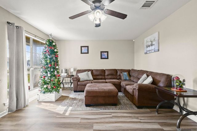 26002 Burlwood Ave, Denham Springs, LA 70726