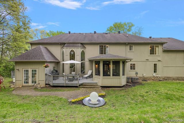6705 College Park Drive, Clarkston, MI 48346