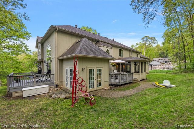 6705 College Park Drive, Clarkston, MI 48346