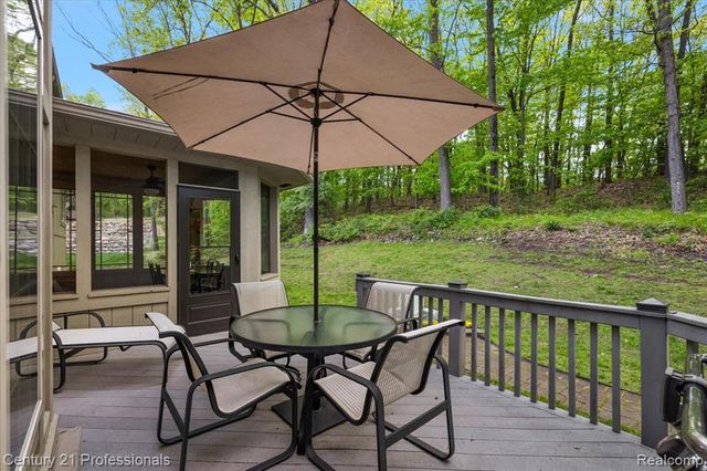 6705 College Park Drive, Clarkston, MI 48346