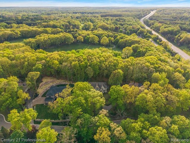 6705 College Park Drive, Clarkston, MI 48346