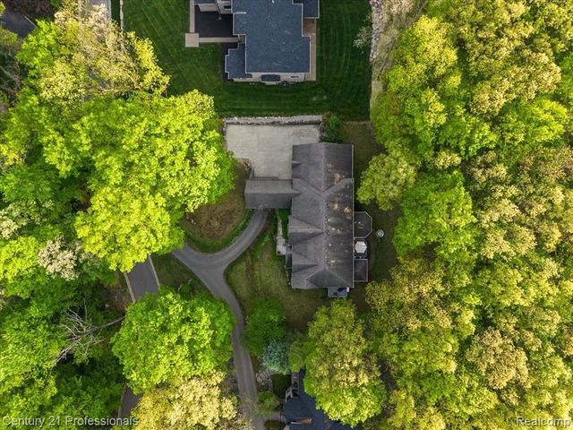 6705 College Park Drive, Clarkston, MI 48346