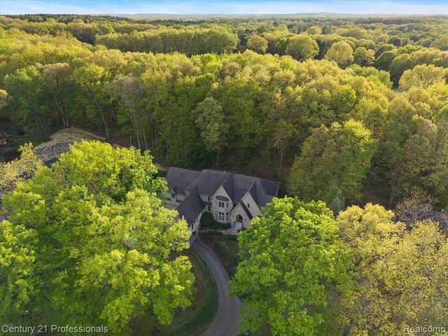 6705 College Park Drive, Clarkston, MI 48346
