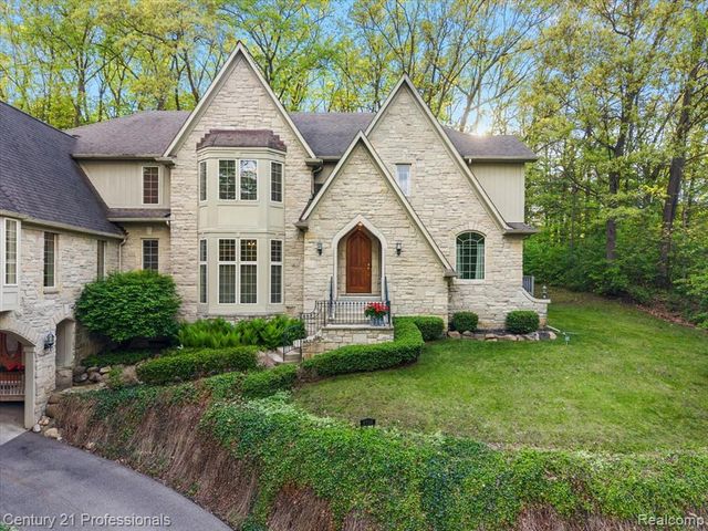 6705 College Park Drive, Clarkston, MI 48346