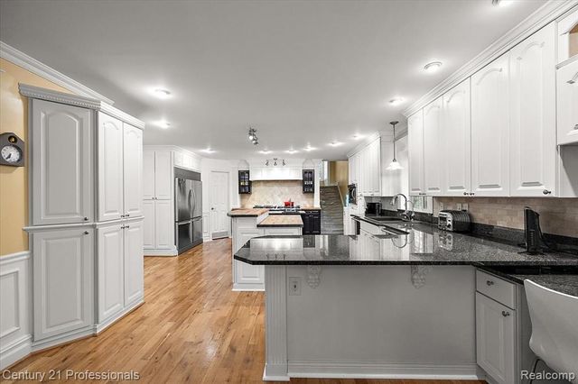 6705 College Park Drive, Clarkston, MI 48346