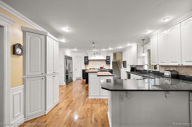 6705 College Park Drive, Clarkston, MI 48346