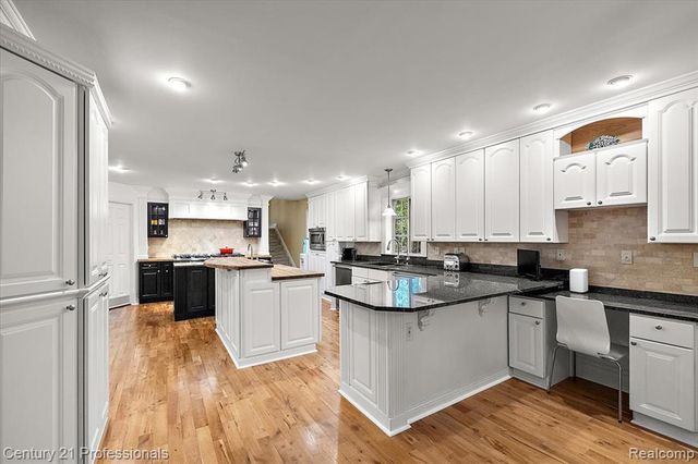 6705 College Park Drive, Clarkston, MI 48346