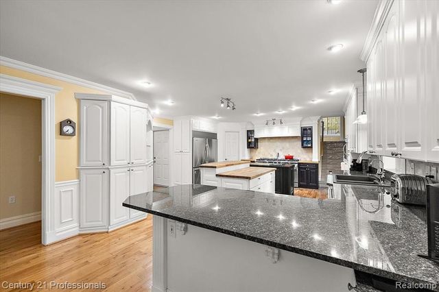 6705 College Park Drive, Clarkston, MI 48346