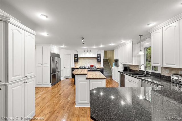 6705 College Park Drive, Clarkston, MI 48346