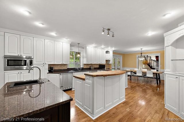 6705 College Park Drive, Clarkston, MI 48346