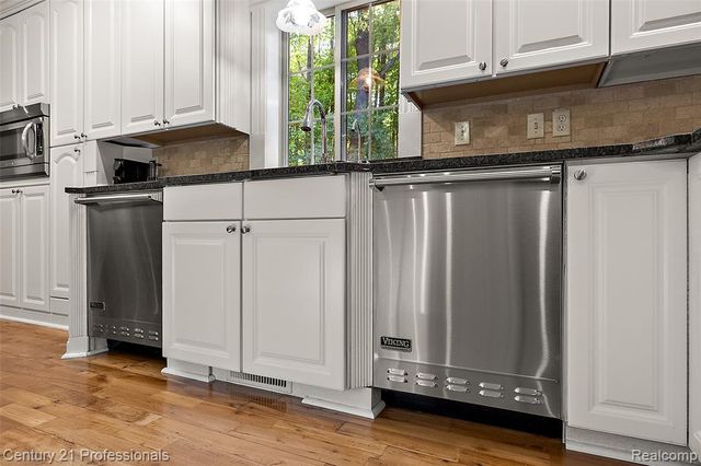 6705 College Park Drive, Clarkston, MI 48346