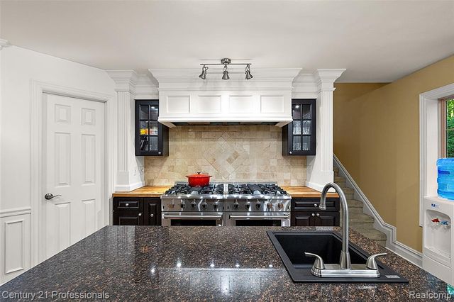 6705 College Park Drive, Clarkston, MI 48346