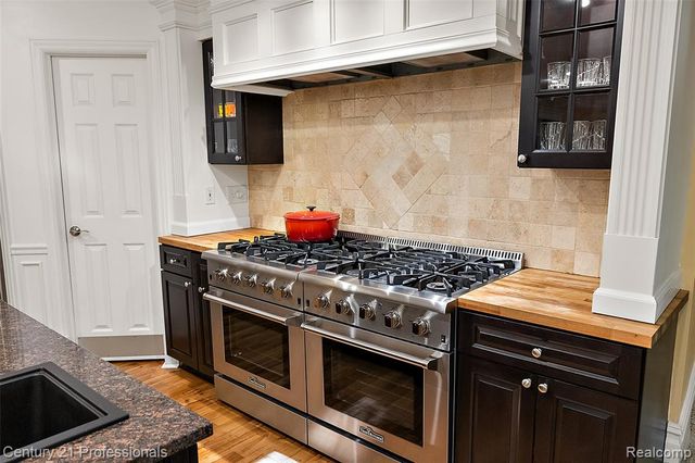 6705 College Park Drive, Clarkston, MI 48346