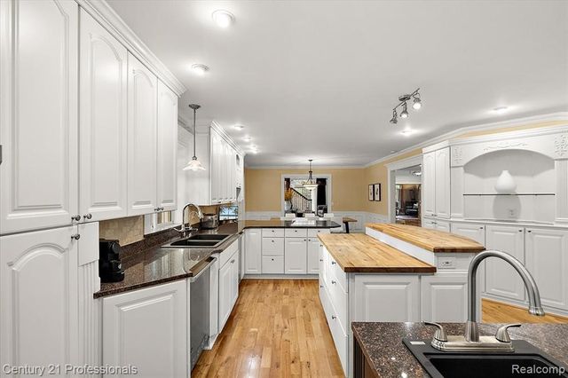 6705 College Park Drive, Clarkston, MI 48346