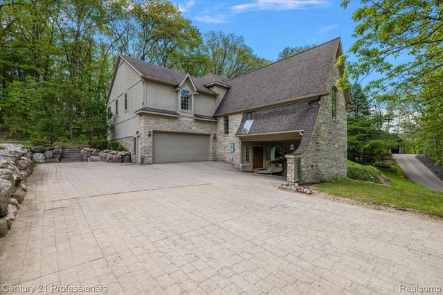 6705 College Park Drive, Clarkston, MI 48346