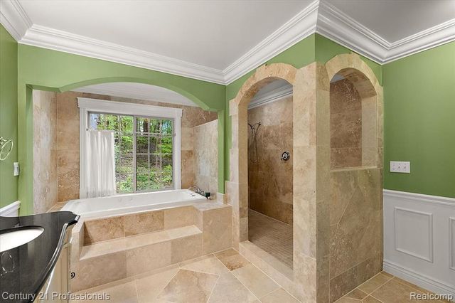 6705 College Park Drive, Clarkston, MI 48346