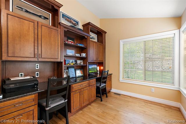 6705 College Park Drive, Clarkston, MI 48346