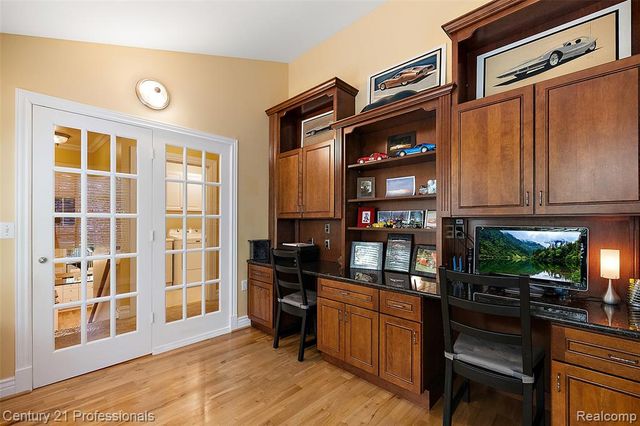 6705 College Park Drive, Clarkston, MI 48346