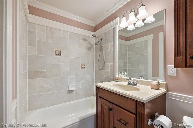 6705 College Park Drive, Clarkston, MI 48346