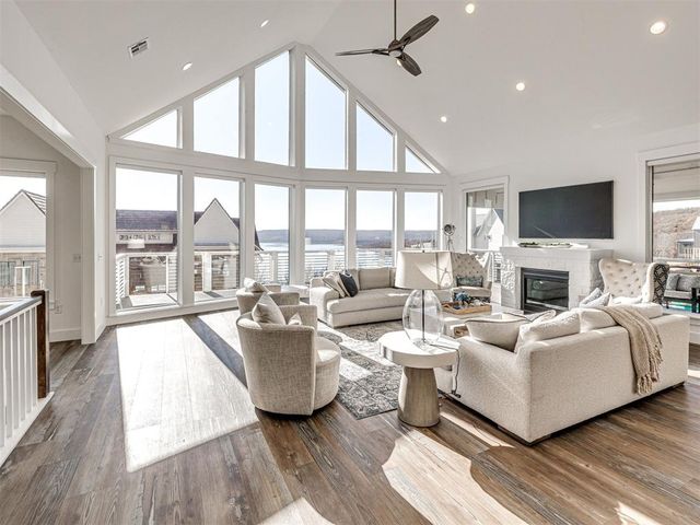 121 Lower Green Way, Carlton Landing, OK 74432