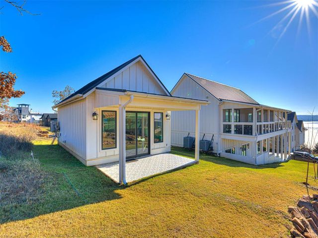 121 Lower Green Way, Carlton Landing, OK 74432