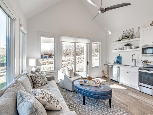 121 Lower Green Way, Carlton Landing, OK 74432