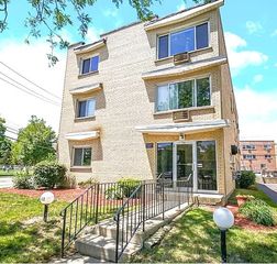 8152 Elmwood Avenue G4, Skokie, IL 60077