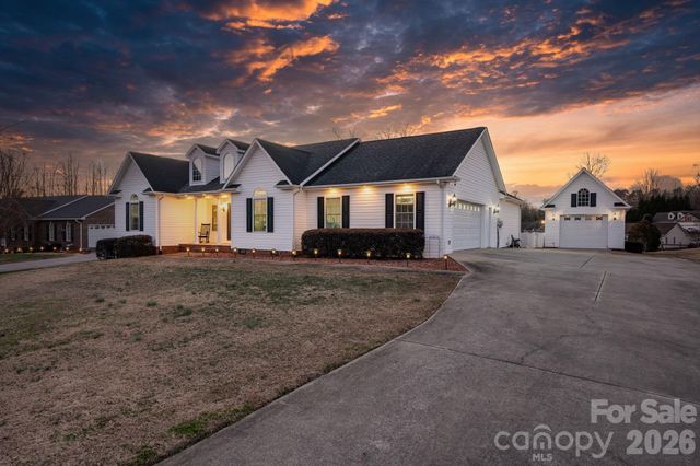 3155 Covington Way, Lenoir, NC 28645