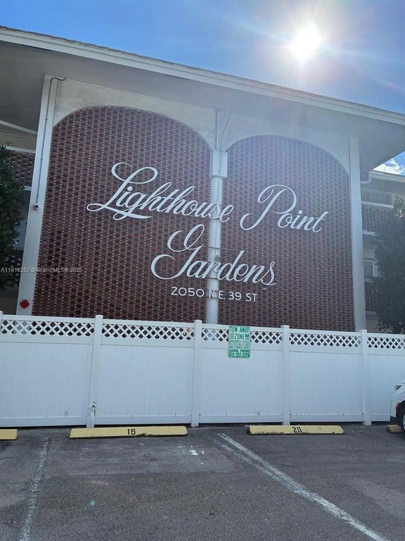 2050 NE 39th St 311, Lighthouse Point, FL 33064