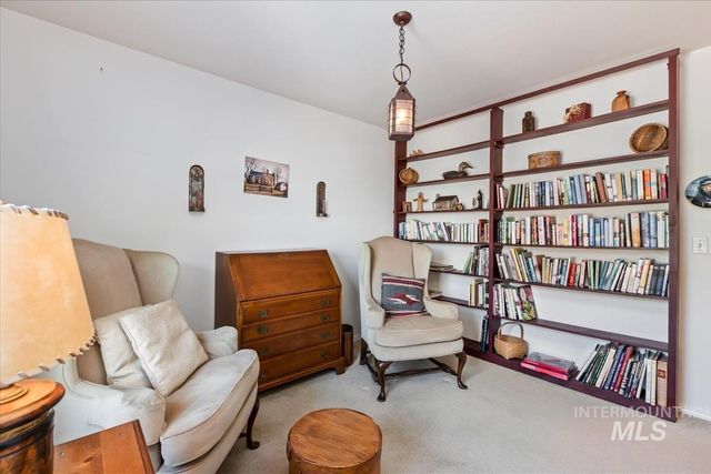 6928 N Duncan Ln, Boise, ID 83714